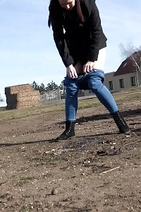 Amanda Hill Pisses In Public By Busy Route