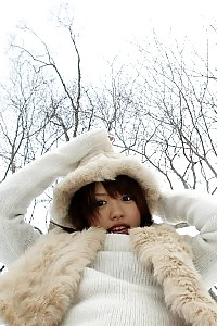 Hitomi Hayasaka Lewd Asian Model Displays Butt And Pussy In The Snow
