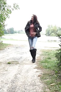 Excellent Cutie Victoria Daniels Relieves Herself