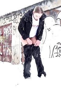 Gianna Ray Takes A Leak Desperation In Snow